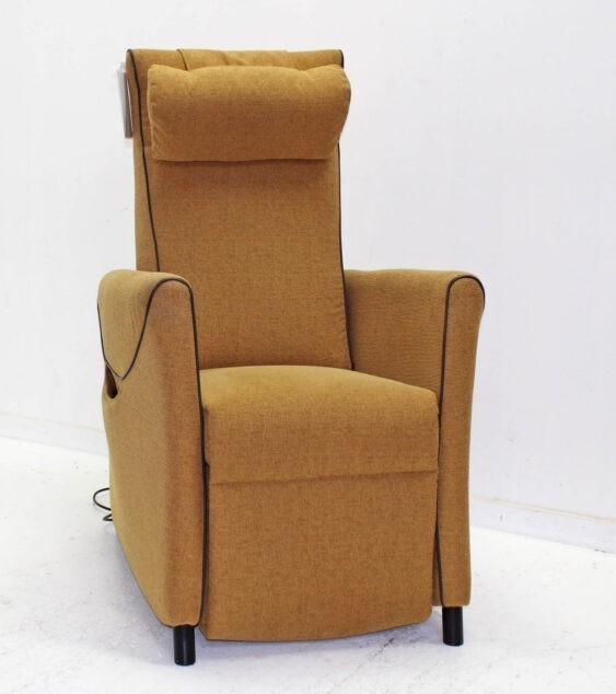 deze stoel zoekt een slanke persoon met een relatief lange rug!